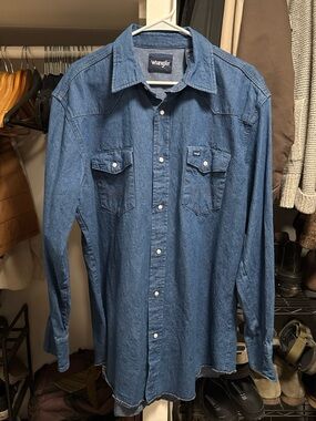 Wrangler pearl snap button down
